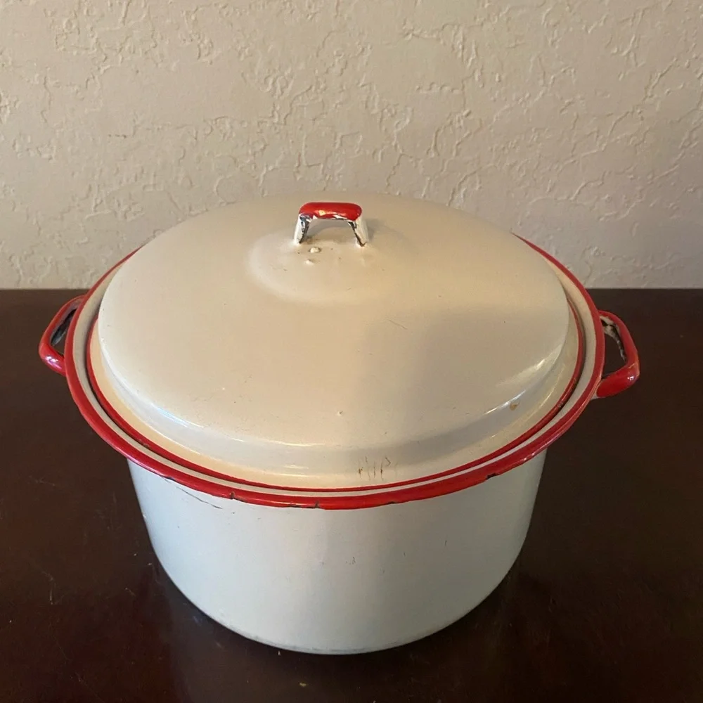 Antique 1920’s Large White Enamel Pot Red Trim Great Antique Vintage Condition